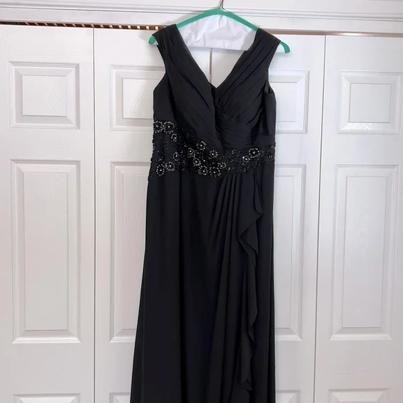 Brides maids/Mother of the Bride dress - Picture 1 of 6